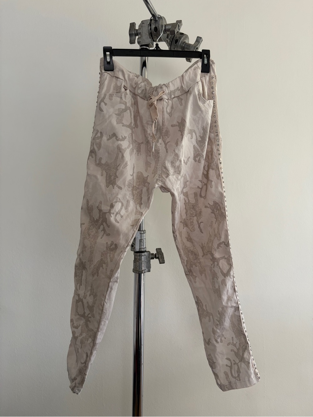 Venti6 Straight Leg Drawstring Pants in Light Beige Print